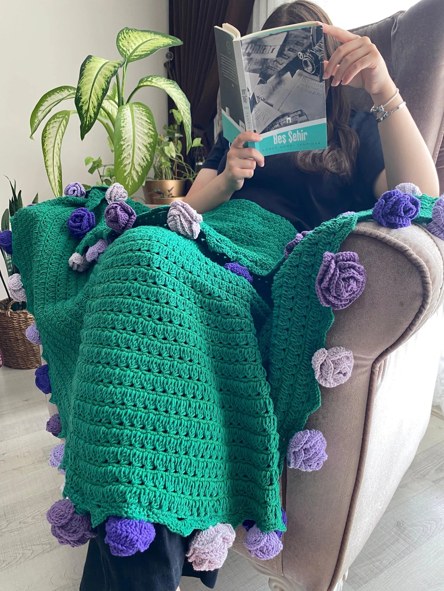 Gehäkelte Blumenstraußdecke, Gehäkelter Jumbo 3D Roter Rosenstrauß, Oma Square Afghan, Gestrickte Sofadecke, Versandfertig, Muttertagsgeschenk