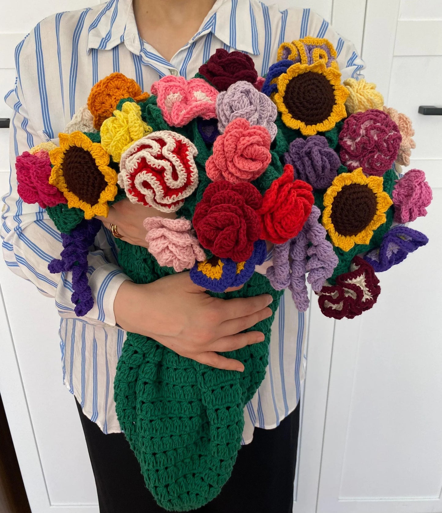 Gehäkelte Blumenstraußdecke, Gehäkelter Jumbo 3D Roter Rosenstrauß, Oma Square Afghan, Gestrickte Sofadecke, Versandfertig, Muttertagsgeschenk