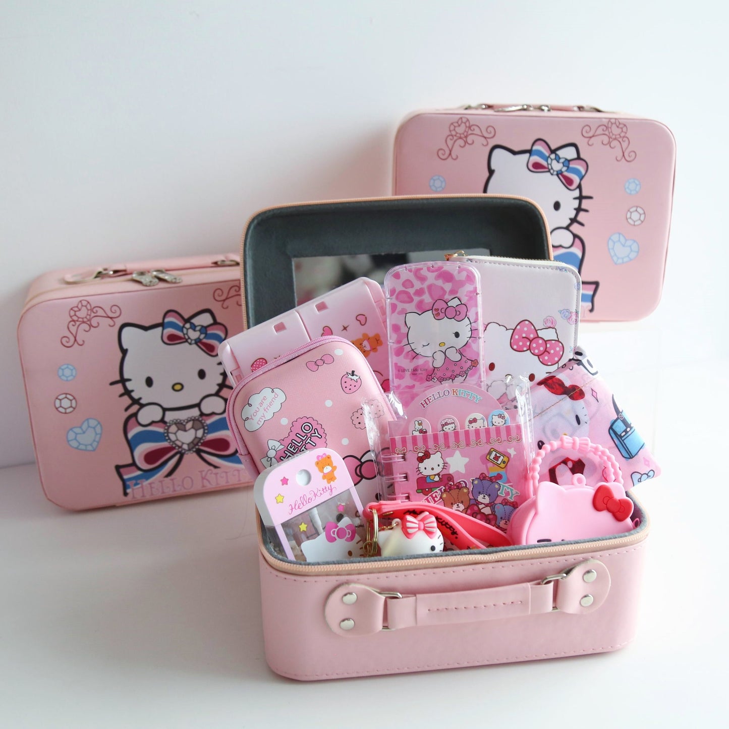 Hello Kitty Gift Box | 1 suitcase + 10 random items